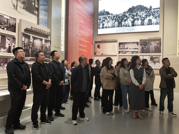 傳承革命精神，凝聚奮進(jìn)力量——公司第一、第六黨支部聯(lián)合開展主題黨日活動